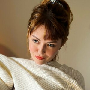 Girl On Cinema